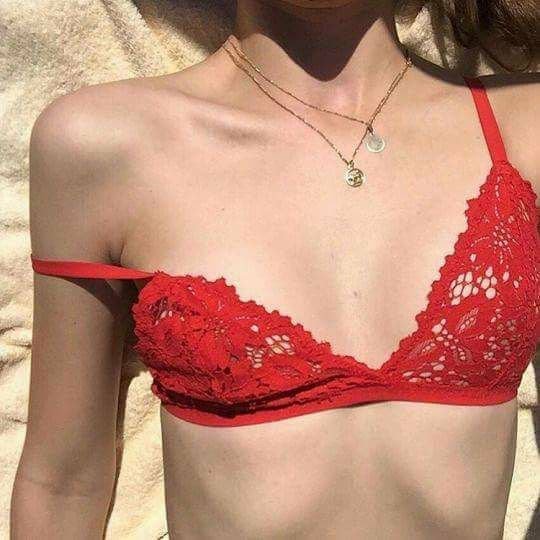 RuivoCarioca1's tweet photo. Silicone em mulher que tem zero peito é análogo a cortar as asas de um anjo https://t.co/fIYYzwLsoW