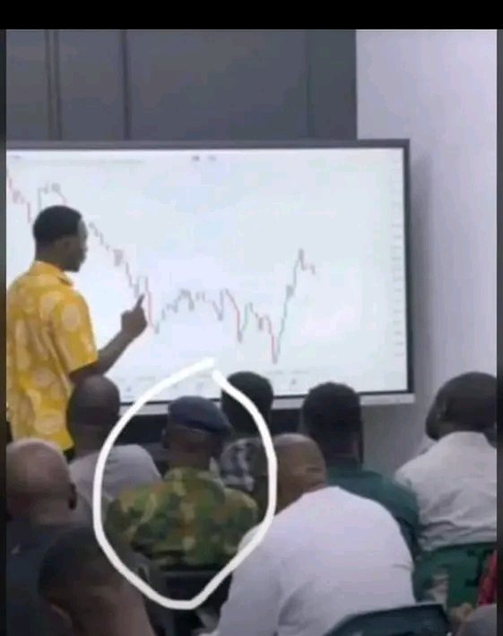sammie_boi20's tweet image. Person wey suppose dey forest dey learn Forex