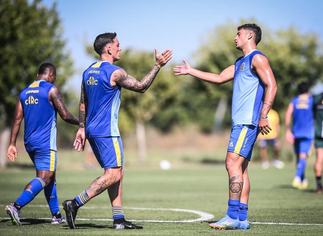 TransferCanalla's tweet image. #RosarioCentral 2 - 1 #Sarmiento 
Goles de Copetti y Modica.
Formo un 532.
No jugaron ni Di Maria, ni Avila, ni Ibarra.
Los dos primeros con molestias, de Ibarra no se sabe el porque.