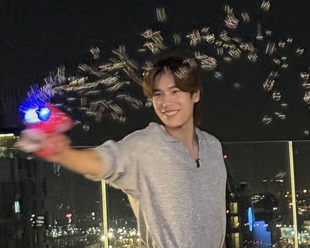 phuwijn's tweet image. he's literally just so fun