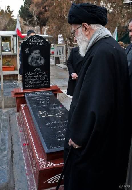 "الرجل الذي يقصف من قبره"

ايران تختلف عن فنزويلا الي كعدت عشرات السنوات تنظر وتلعب وما كدرت تسوي اله صاروخ واحد تحمي بي روحه
وكعدت تتوسل للرايح والجاي ببرامج عسكرية مجكنمه 

عكس ايران الي من شافت محد بحاله وحصار وحرب ثمان سنوات وشحه بالاسلحة
طلعت النه شخص عبقري اسمه "حسن طهراني"