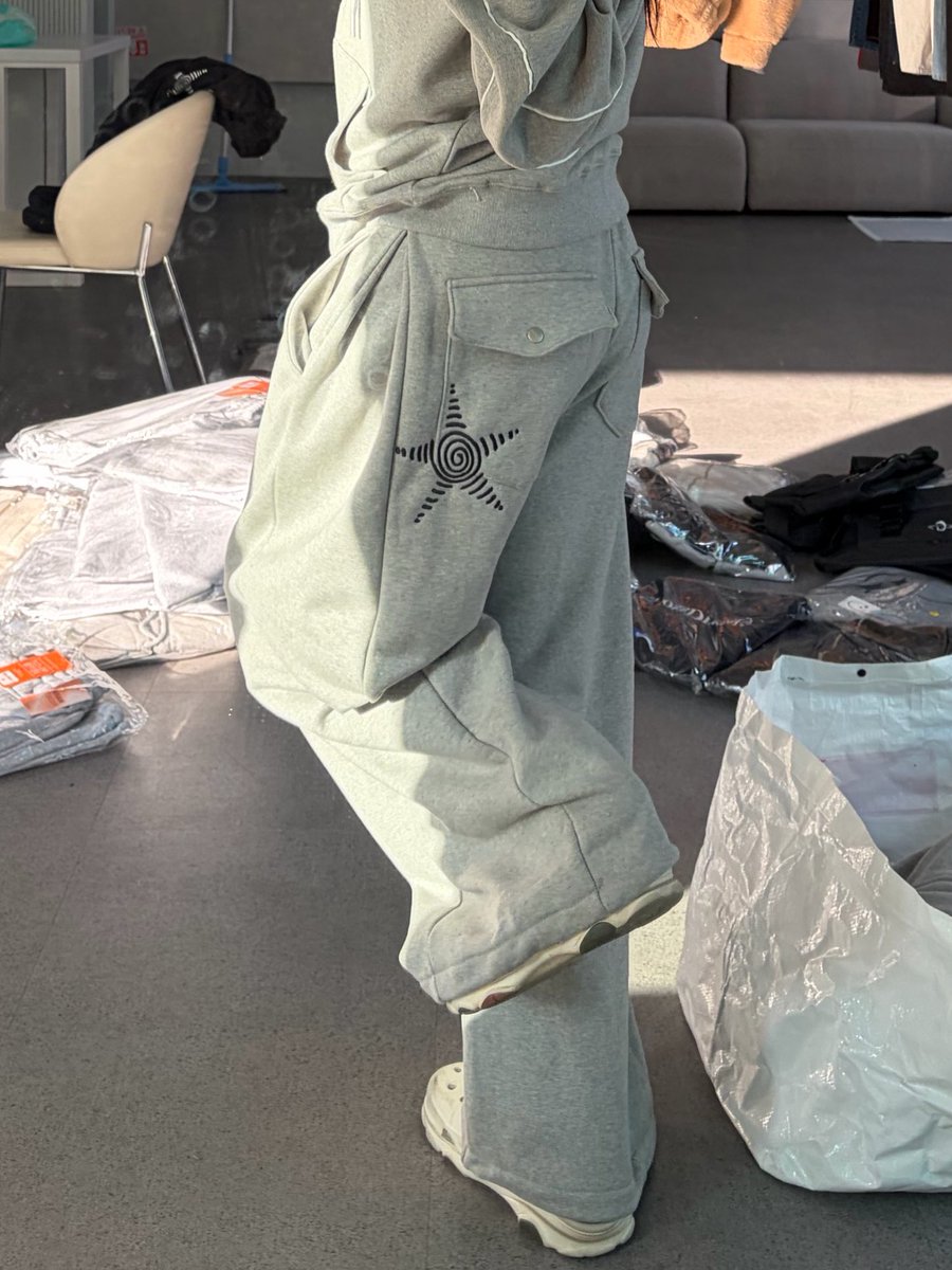 kwak_chun_gi's tweet photo. 혹시 요 바지 착용하고 
후기 남겨주실 두분을 더 구해봅니다.
돌아오는 월요일에 바로 보내드릴수있어요

*그레이,블랙 두가지 컬러+1.2사이즈 있어요

키 165(미만은 클거같아요 흑흑..)~180까지

#알티 부탁드립니다!!! 내일밤에 뽑을게요! https://t.co/IqN9rvJhpI