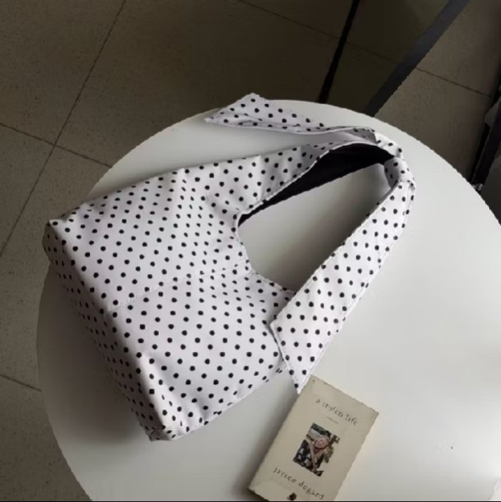 nalesatha's tweet photo. Affordable local bag that fits your daily style 🤍🇮🇩

a thread https://t.co/pyQj9GJmRg