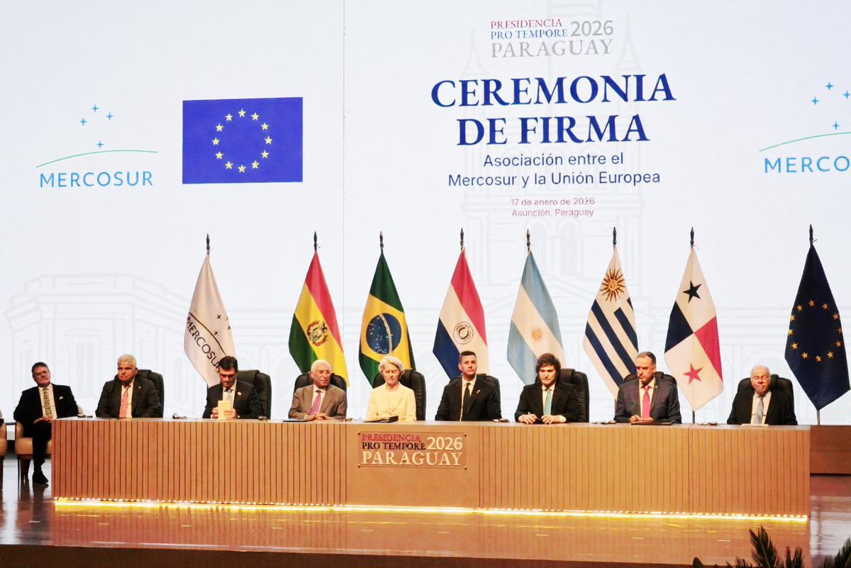 OPRArgentina's tweet image. El Presidente Javier Milei participa de la Ceremonia de Firma de la Asociación entre el Mercosur y la Unión Europea en Asunción, Paraguay.