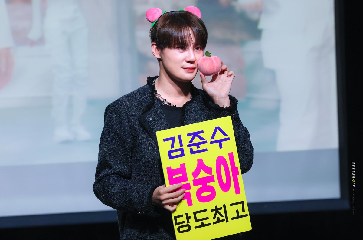 260117 케타포 대면 팬싸인회 김준수 
넘나 달달해 당도 최고🍑
#김준수 #XIA