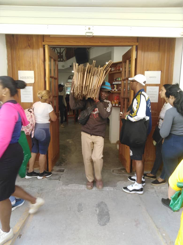 ERMPLH's tweet photo. ♻️ Nuestra empresa tiene un número importante de convenios con las formas de gestión no estatales.

#RecuperamosValores #LaHabanaViveEnMí #LaHabanaRecicla #CubaIndustrias https://t.co/Q8lB9cW05w