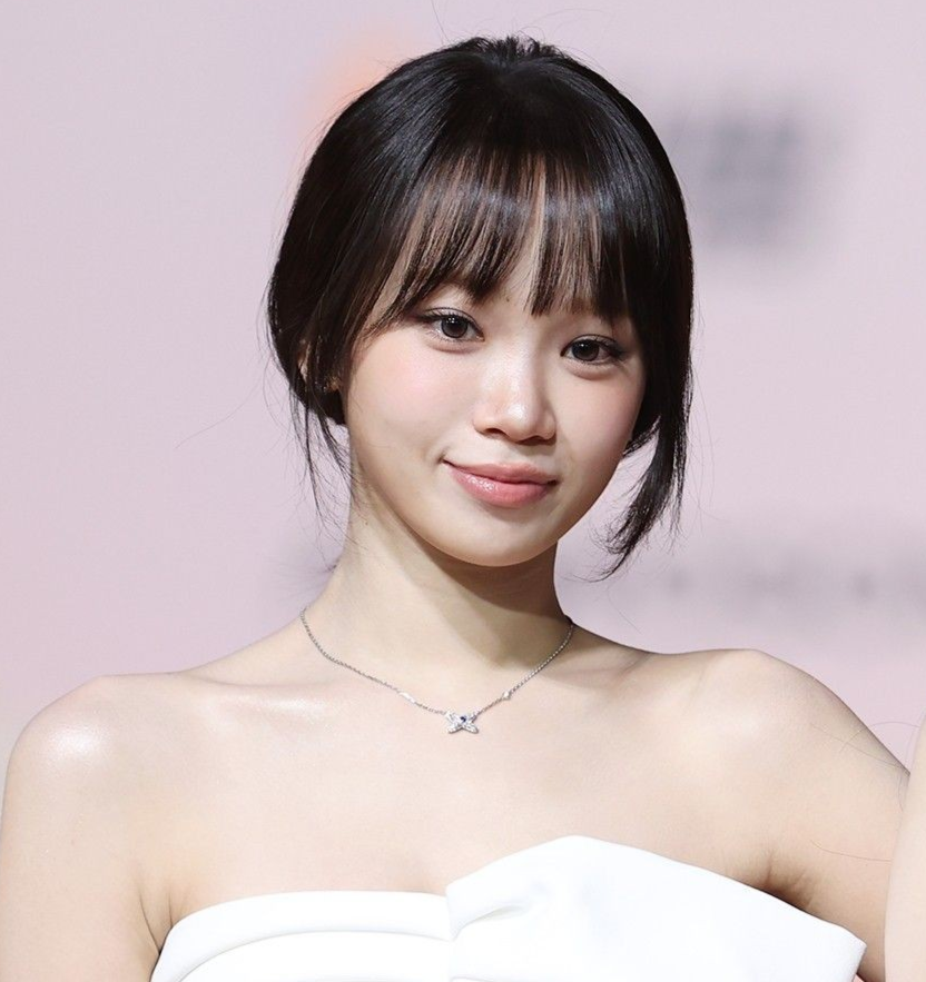 KNJsSource's tweet image. LE SSERAFIM’s Chaewon used #RM’s ‘Come Back to Me’ as the audio on her latest Instagram post.