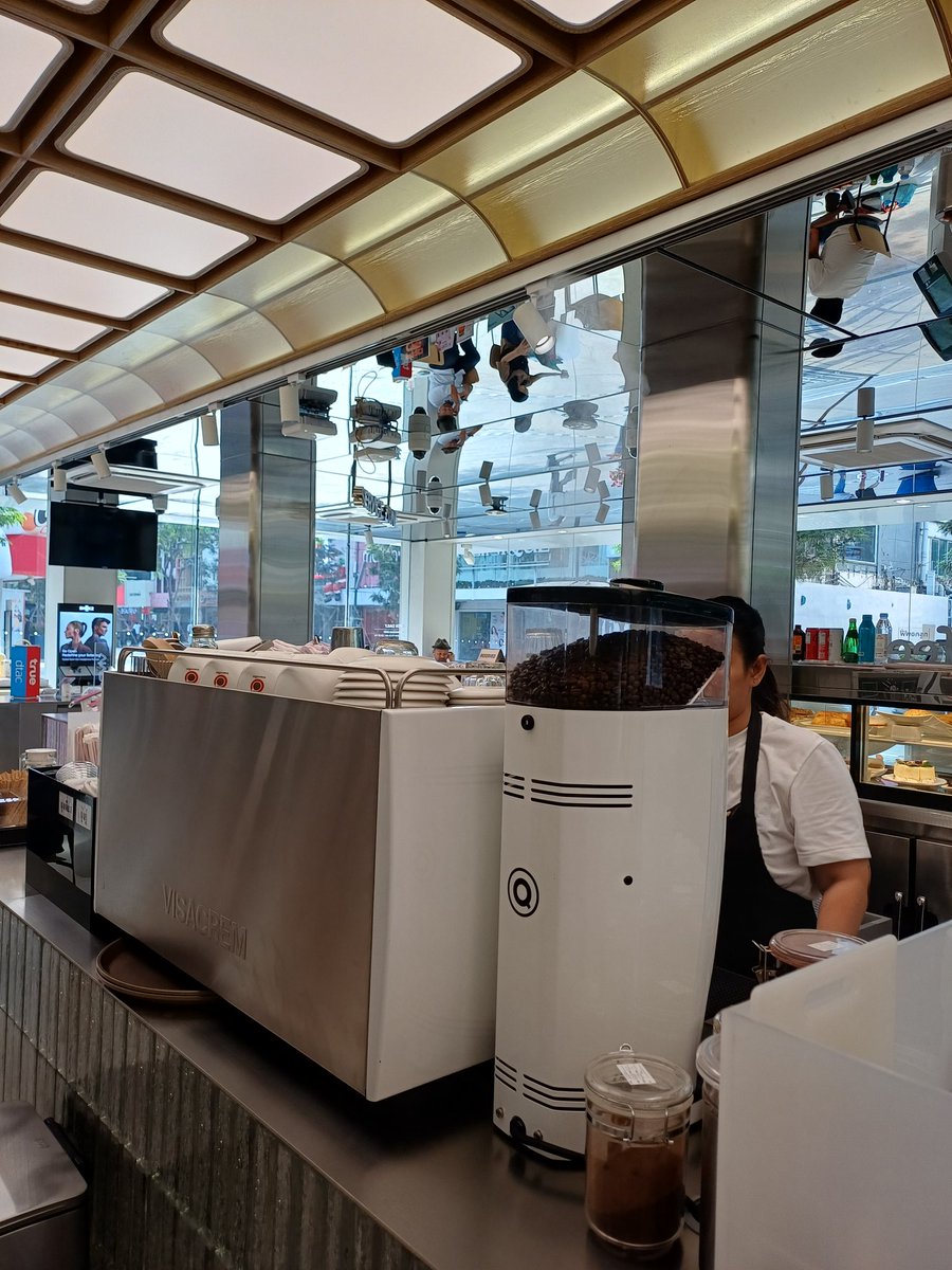 Sudatip_ni's tweet image. #SiamSquareOne 📲