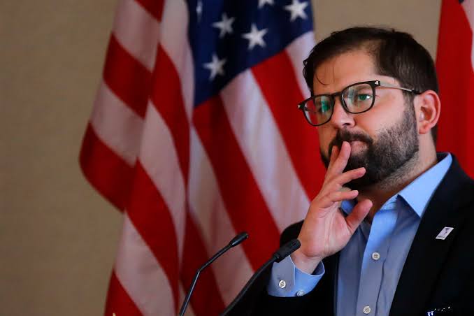 Ni una línea gastada durante su mandato, porque desde el principio  entendí su papel como desechable en el basurero de la Historia. 

Ayer, en un video hablaba mal de Cuba y Fidel. Gracias... para nosotros es un honor marcar distancia con este gusarapo político. #100AñosConFidel