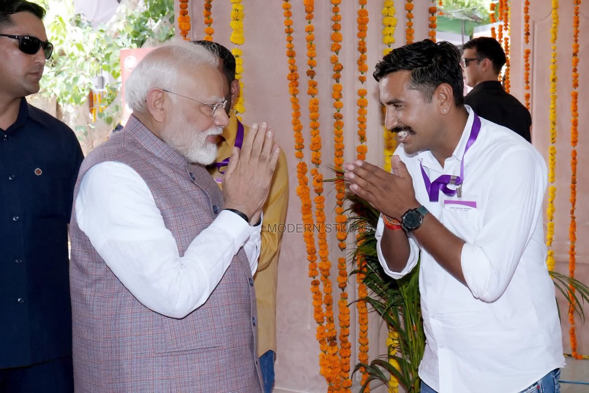 vipulgopalgarh's tweet photo. युवा मोर्चा, बीकानेर देहात ज़िलाध्यक्ष भाई जसराज सिंवर जी को जन्मदिवस की हार्दिक शुभकामनाएँ।
मैं भगवान श्री राम से आपके उत्तम स्वास्थ्य की कामना करता हूँ 
@jasrajsinwar https://t.co/qapMr3yhJi