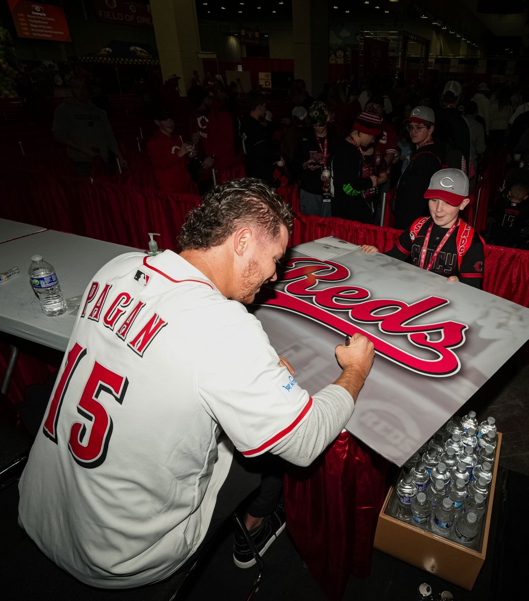 Anddddd we're back for Day 2!
#Redsfest