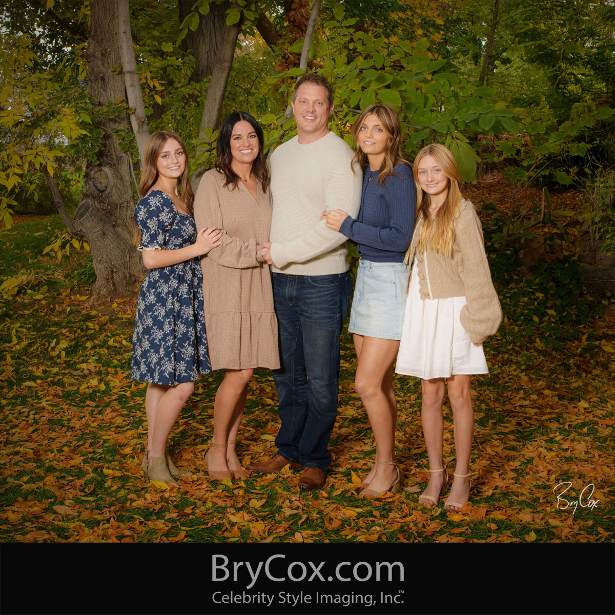 When doing a big family of 60 people, I love photographing each individual family too because it's rare to have everyone together.

Everyone is lit with studio lighting (even outdoors in the gardens). And everyone is posed comfortably and looks great.

brycox.com/2026/01/12/fam…