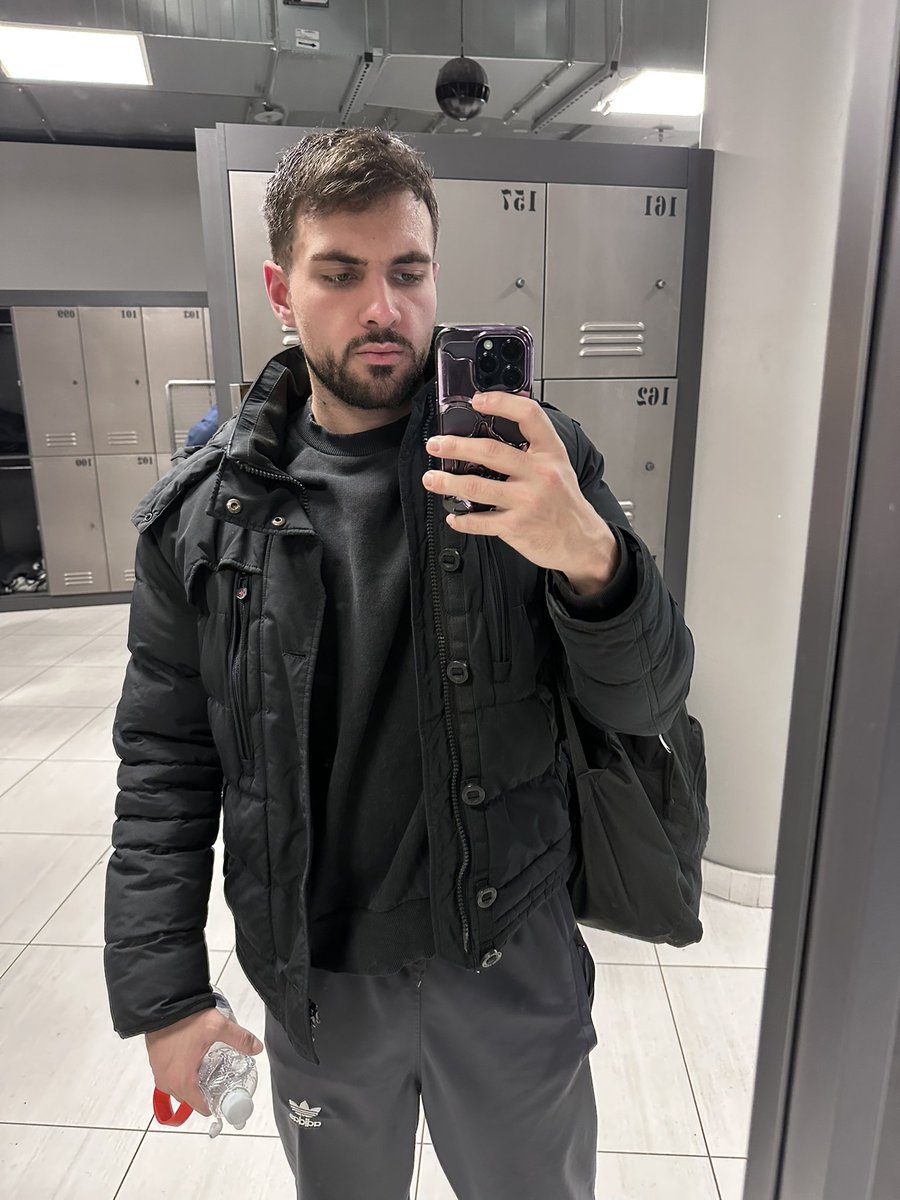 Leveling at the gym! who wants to sniff

#findom #cashmaster #muscle #worship #domsub