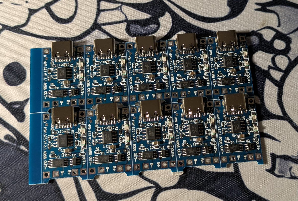 atomlex's tweet image. закупил тут у китайцев пачку плат для зарядки от ucb-c, а они идут таким вот очаровательным пакетом, как шоколадка — бери и отламывай