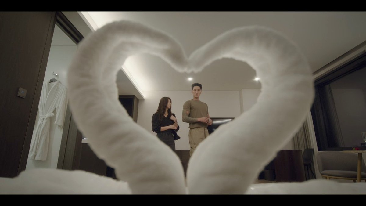 fayrlund's tweet photo. This drama has been my number one go-to these days... When life is hard and work is difficult sometimes all you gotta do is turn your brain off and watch this comedy drama 😂😂😂😂

#SpringFever #SpringFeverEp3 https://t.co/o8t4Id6EHT