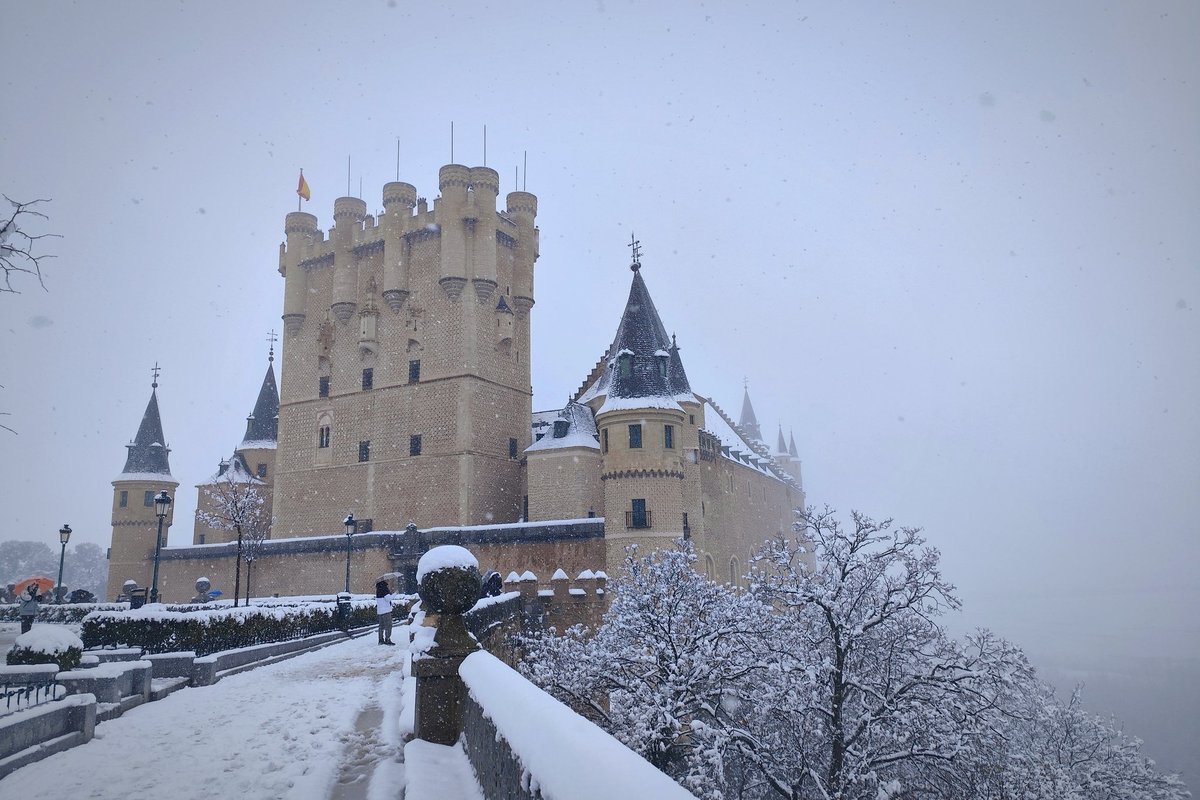 Segovia nos está regalando un día de cuento. ❄️❄️❄️❄️