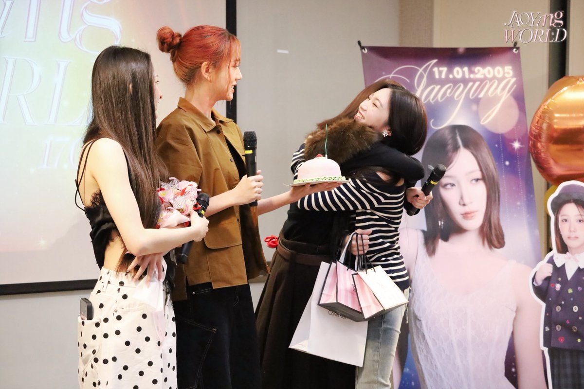 OfficialJaoying's tweet image. εїз  𝓙𝓪𝓸𝔂𝓲𝓷𝓰 𝓦𝓸𝓻𝓵𝓭  εїз

- ขอขอบคุณน้องเอแคร์น้องพรีมและน้องแซงค์ที่มาร่วมเซอร์ไพรส์น้องเจ้าหญิงด้วยนะค้าบบบ 🤍🙇🏻‍♀️ -

Special Thanks - @Acare_ct @ppreamnicha @Sangtsangt 

#JaoyingWorld 
#Jaoyng