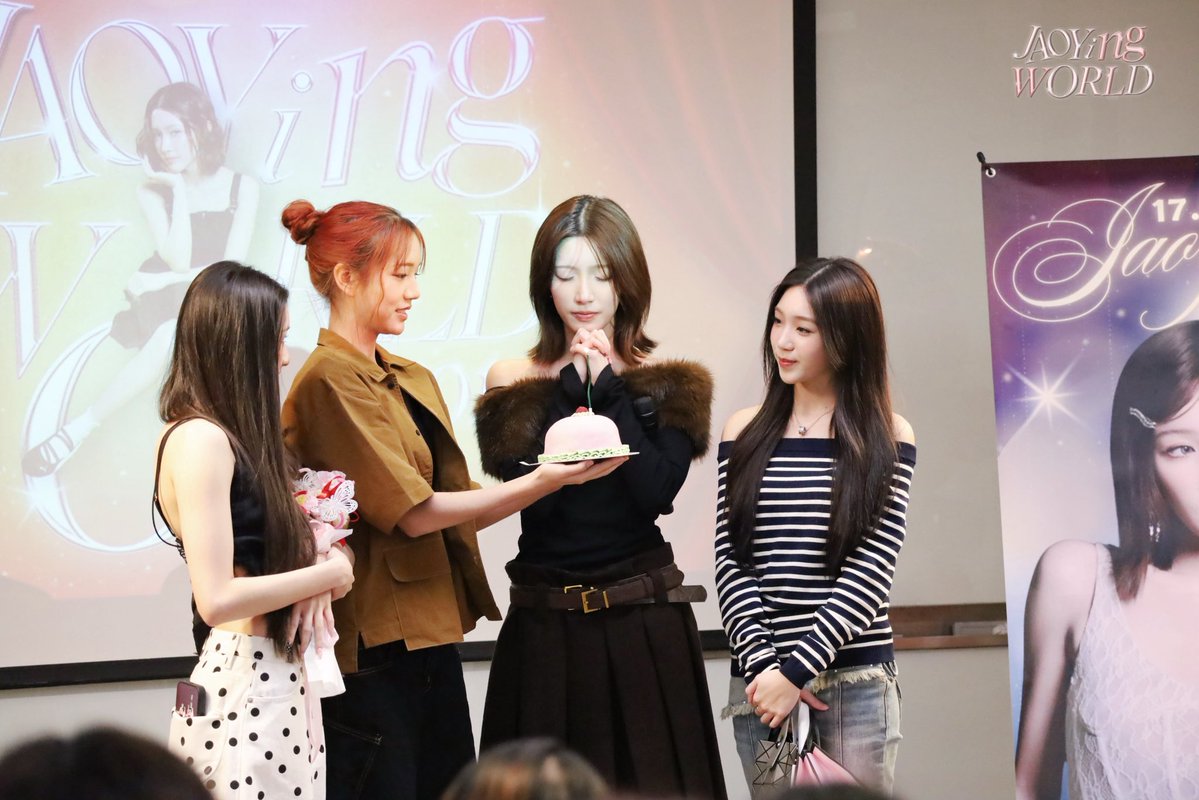 OfficialJaoying's tweet image. εїз  𝓙𝓪𝓸𝔂𝓲𝓷𝓰 𝓦𝓸𝓻𝓵𝓭  εїз

- ขอขอบคุณน้องเอแคร์น้องพรีมและน้องแซงค์ที่มาร่วมเซอร์ไพรส์น้องเจ้าหญิงด้วยนะค้าบบบ 🤍🙇🏻‍♀️ -

Special Thanks - @Acare_ct @ppreamnicha @Sangtsangt 

#JaoyingWorld 
#Jaoyng