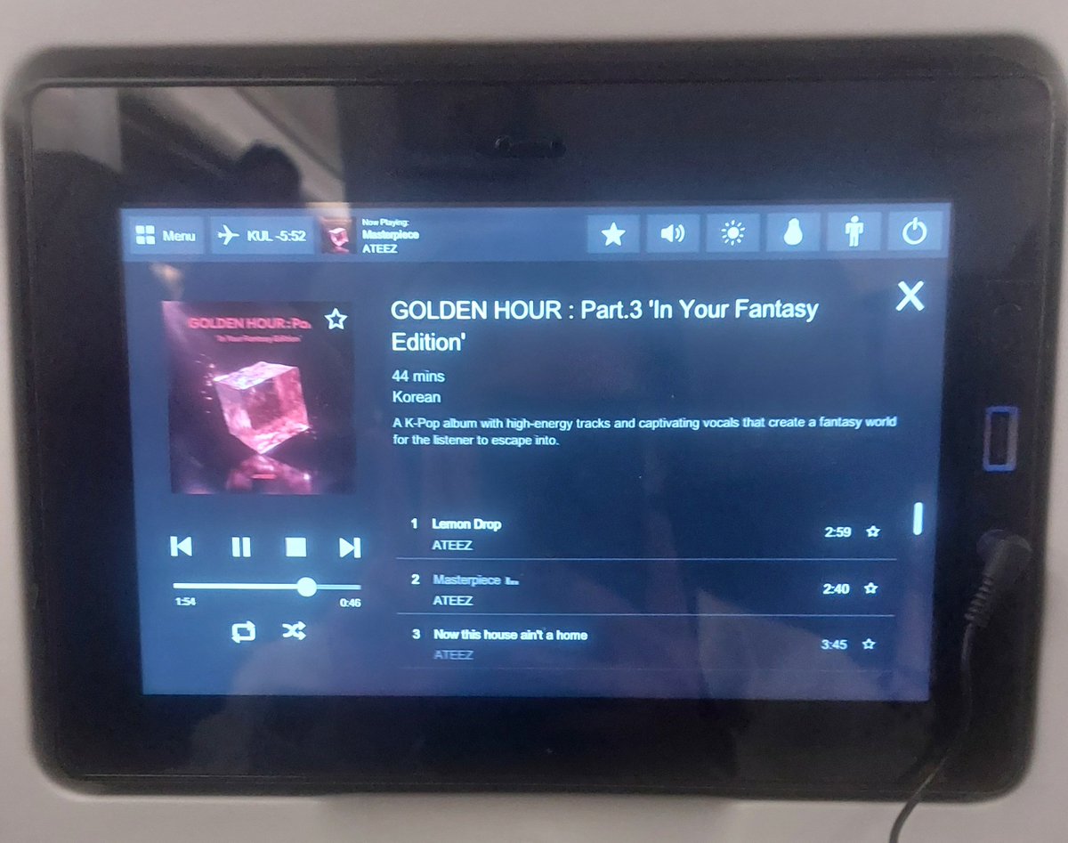 feveroad's tweet image. hepinya pas flight ada album iyf😭