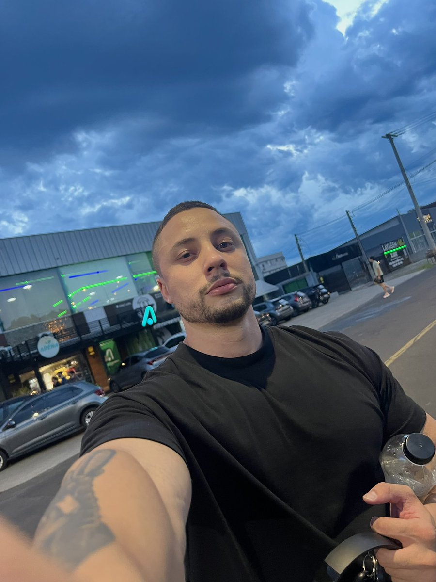 mathflixcontent's tweet photo. Eu não sou muito de usar aqui e abandono, mas dessa vez até que eu voltei mais cedo, viu… 😆 https://t.co/toMsaE2FJR