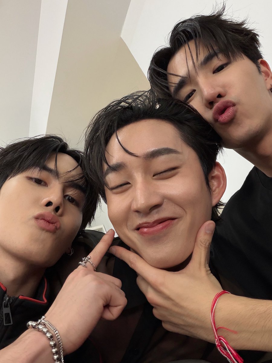 EstRvp's tweet image. MAT crew💯🥳🫶🏻

#MeAndTheeSeriseFinalEP