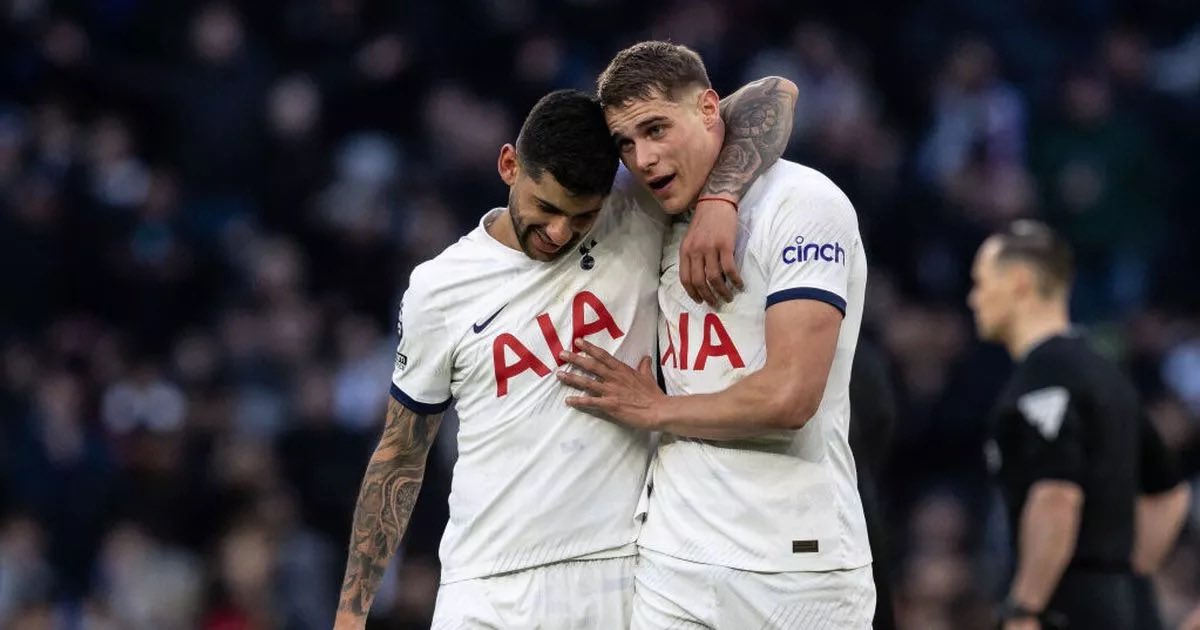 Lukathfc's tweet image. These two are genuinely our most dangerous players. 

We are a shambles.
