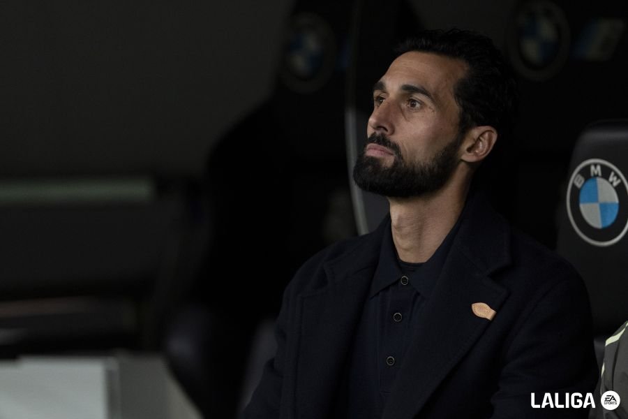 JLSanchez78's tweet image. El entrenador del Real Madrid, Álvaro Arbeloa, defendiendo a:

- Su Club
- Su Presidente
- Sus jugadores 
- Su Cantera
- A una estrella (Vinicius)

¡Dónde se ha visto!
¡¡ESTÁ MUY LOCO!! 

Debería MATARLOS como quiere el antimadridismo