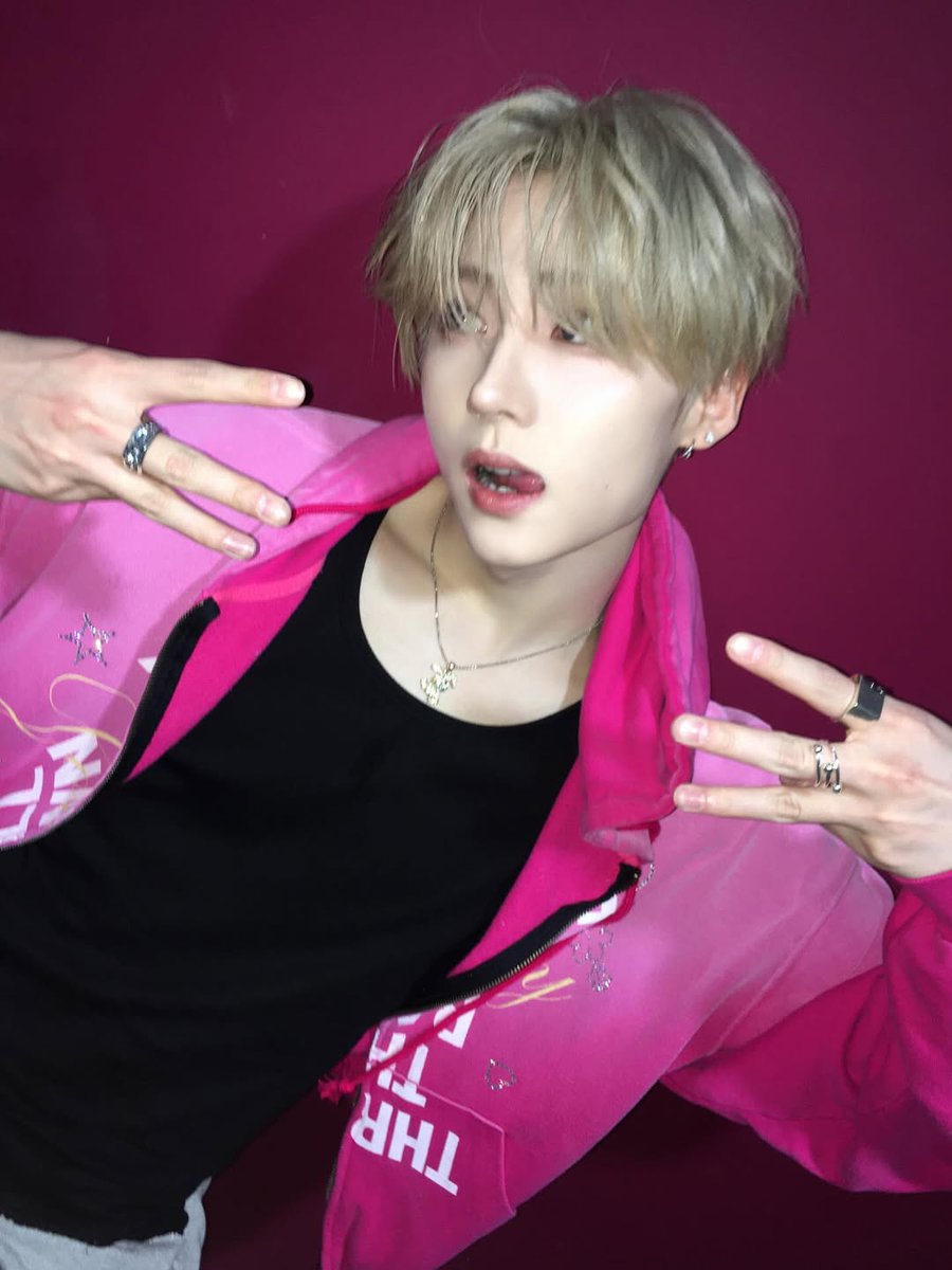 Saygwon's tweet image. They said, "Add some color to your outfit!" and then I did it, of course.