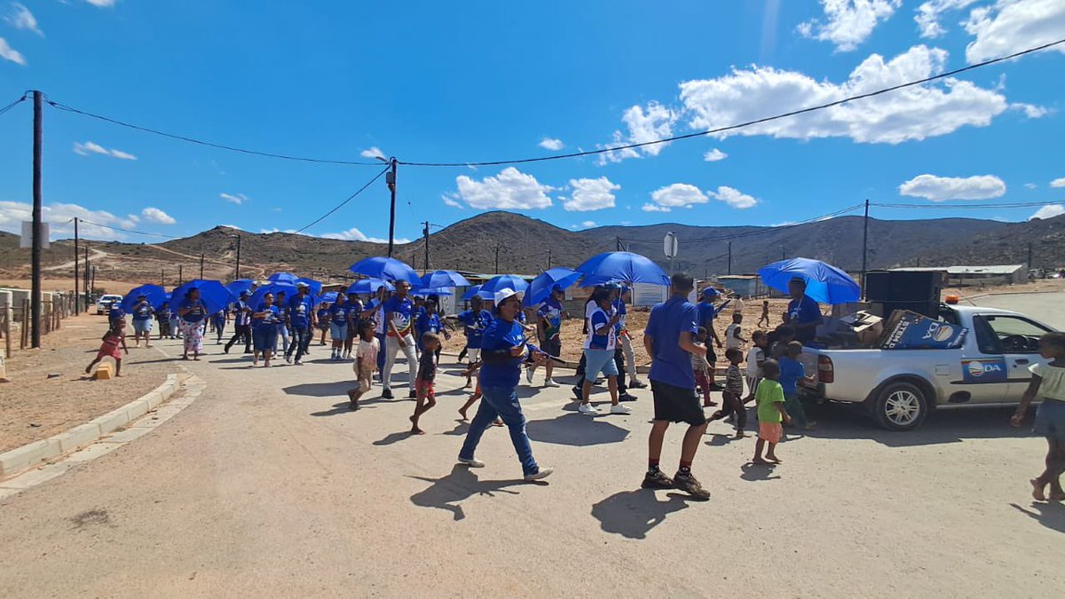 WesternCapeDA's tweet image. 🚀 Yoh, maar dit was lekker innie Bonnievale vandag met DA Wes-Kaap Leier Tertuis Simmers!

Die DA en ons kandidaat Daniel Baadjies is reg vir die Langeberg Wyk 4 tussenverkiesing op 3 Februarie. 

#StemDA 💙
#KomPadToe