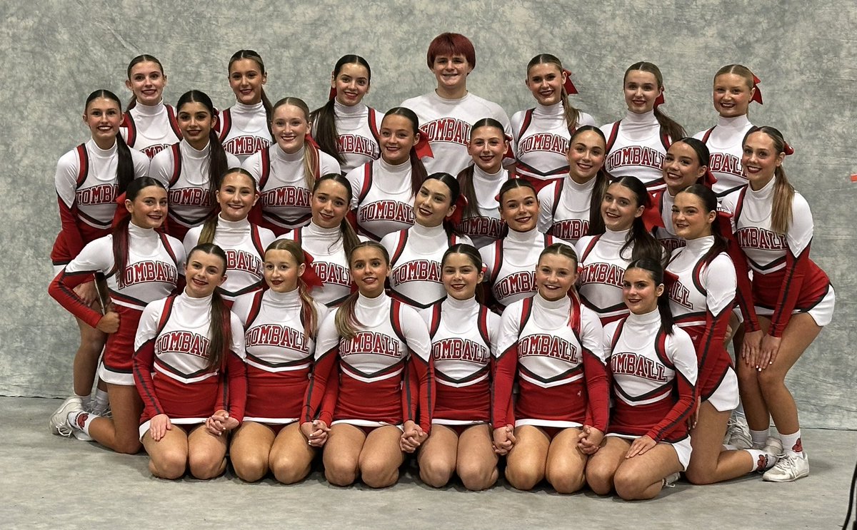 TISDTHS's tweet photo. Let’s go Tomball, leave it on the mat!!! #coogsgocrazy #makeitcount https://t.co/GUcafdvTj8