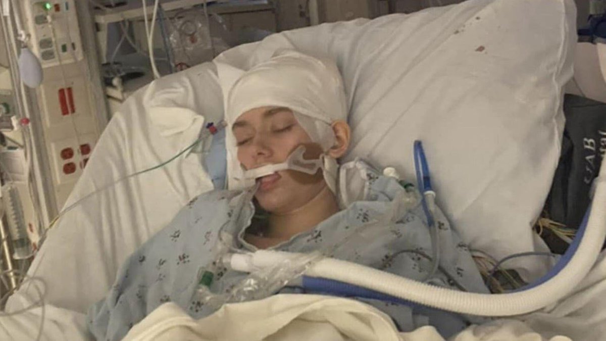 Kadeesayong's tweet image. ข่าวนี้โคตรน่ากลัวเลย ผู้หญิงคนนึงป่วยเรื้อรังหลายเดือนน้ำหลักลดฮวบ 20 โลคิดว่าตัวเองเป็นมะเร็งกระเพาะอาหาร จนวันนึงไม่ไหวไปรพแต่ยังไม่ถึงเตียงก็ชักหมดสติ หมอพบปริมาณตะกั่วจำนวนมากในร่างกาย โดยเฉพาะลำไส้เต็มไปด้วยตะกั่วเกือบ 100%
 
- ก่อนหน้านี้แข็งแรงดีแต่ 6…