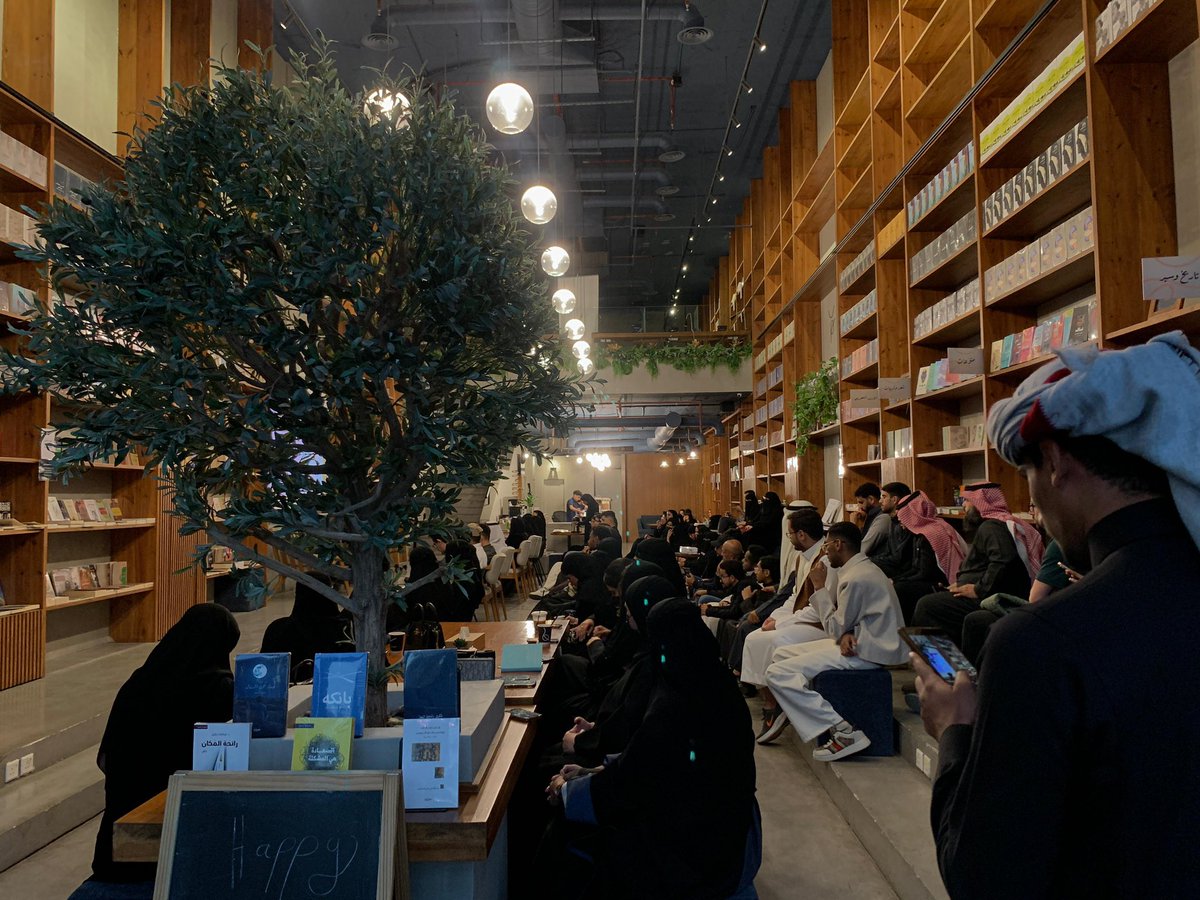 sophia_reads17's tweet image. الفكرة هي الأساس✨
لقاء مع أ. محمد فراتي 
يحاوره أ. سليمان الشمري