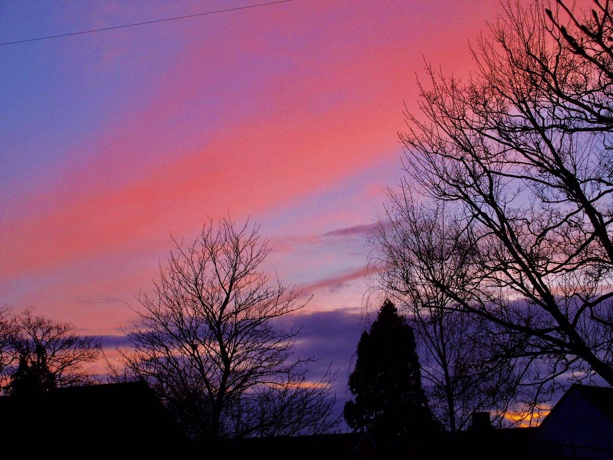 Fantastic colourful sky just after sunset, this evening from Waterbeach, temperature 7°c…<a href="/StormHour/">#StormHour</a>
