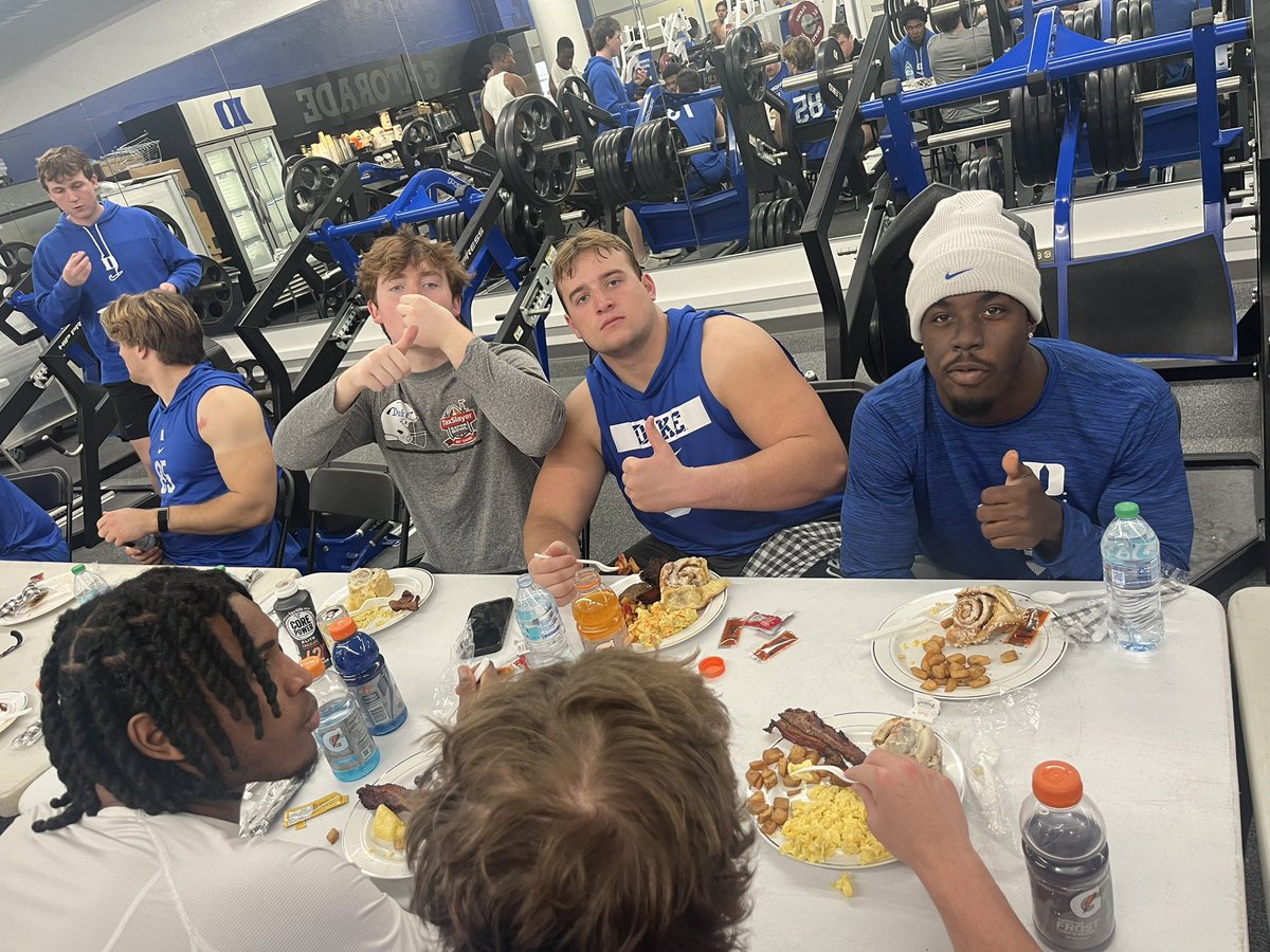 Coach_DFeeley's tweet image. 2026 Brunchbells #1 with the MOST DUDES IN ONE SATURDAY SESSION EVER.  Work+Food+Fellowship=REAL CULTURE 💯 #DDMF 💪🥞🧇🥓🍳