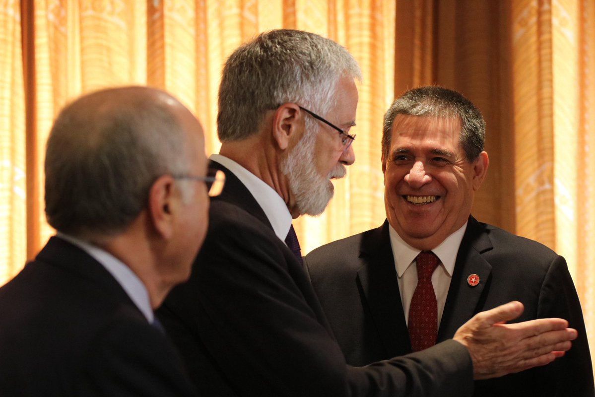 Horacio_Cartes's tweet image. 1/2 ¡Un paso histórico! 
La firma del acuerdo del Mercosur con la Unión Europea, es un logro trascendental que refleja la visión estratégica de quienes trabajamos por una integración real y efectiva durante varios años.