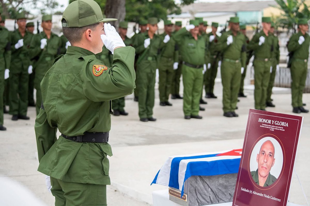 📸 En imágenes… 

En la jornada de ayer fueron inhumados los restos del soldado (r) Alexander Noda Gutiérrez, quien falleció víctima de la agresión de Estados Unidos a Venezuela, el pasado 3 de enero.

FOTOS | CMKX Radio Bayamo