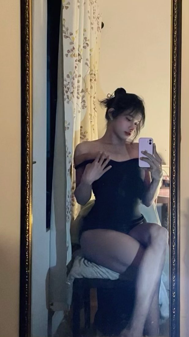 deadsshit's tweet photo. malming pengennya cuddle naked aja https://t.co/DkMgJbb6zv