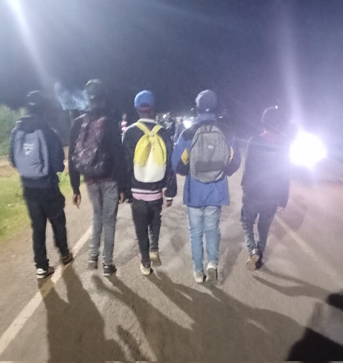 Kuna fala atadhani hawa ni wanafunzi wanatoka class