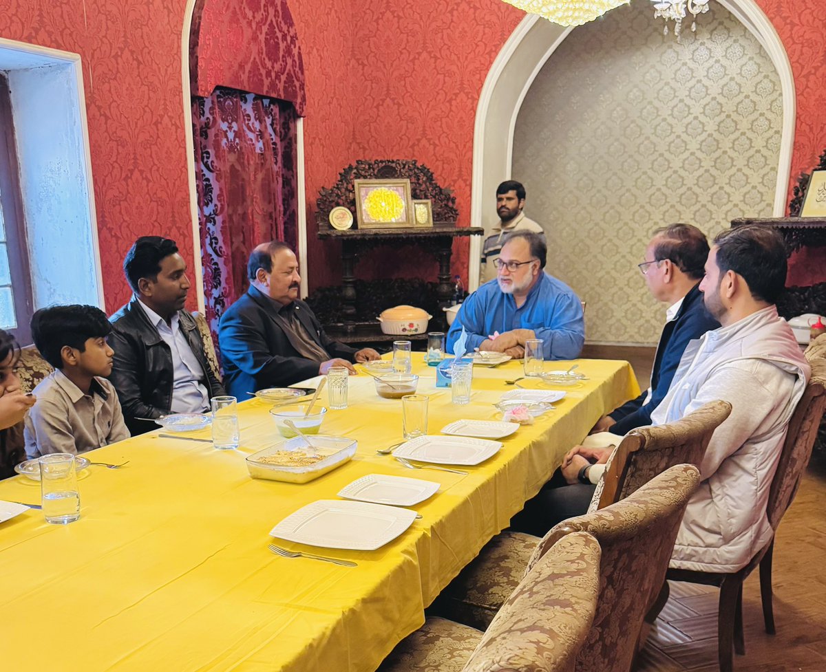 bilawal72's tweet photo. An honour to be in the esteemed company of H.H Prince Mir Mehdi Raza Talpur, Sahibzada Mir Aijaz Hussain Talpur, and Mr. Rustam Soomro at the historic Faiz Mahal, Khairpur Mir’s, Sindh — a place where heritage, grace, and history come alive.
#travel #photooftheday #royalpalace #faizmahal