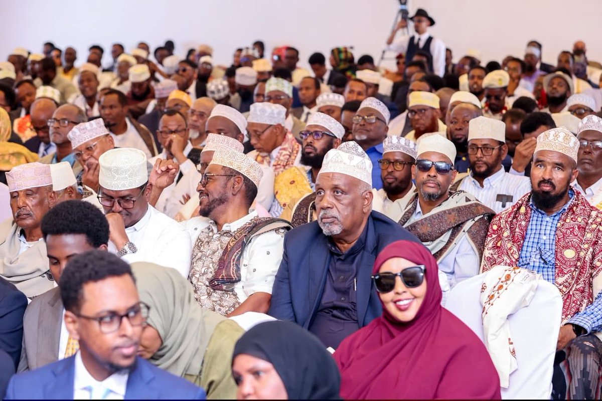 Alxamdulilaah xafadii maanta noo dhacdey ee caleemasaarka madaxda maamul goboleedka WB. Runtii caleemo saar waa ka mug weyneyd, waxayna jawaab u aheyd duulaankii qaawanaa ee lagu soo qaadey iyo in Soomaali u mideysan tahay ilaalinta midnimadeeda iyo qaranimadeeda. 

Bulshadayada