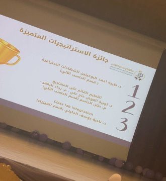 قبل مايقارب العام، قررت تطوير مقرر موضوعات مختارة في علوم الحاسب إلى مقرر مبني على الشهادات المهنية الاحترافية وذلك بعد تجربة إدخال دورات قصيرة للمقرر كمهام للطلبة قبل سنتين. 
كان تحويل المقرر يحمل العديد من التحديات حقيقة وكانت هناك مخاطر كذلك، ساعدني على تجاوزها بعد توفيق الله