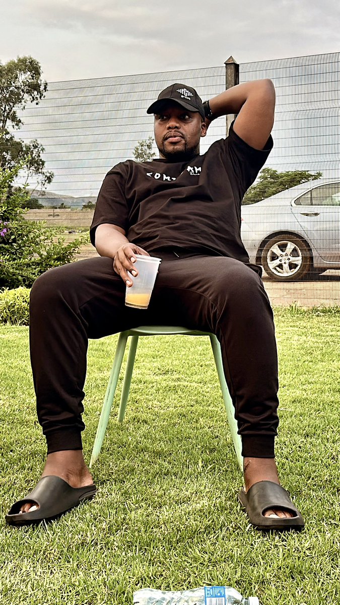 Chymamusique's tweet photo. There are no breaks in life as an adult. You have to keep it moving no matter what’s going on in your life or around you 🫂💪🏽 https://t.co/yX2N3qsNU1