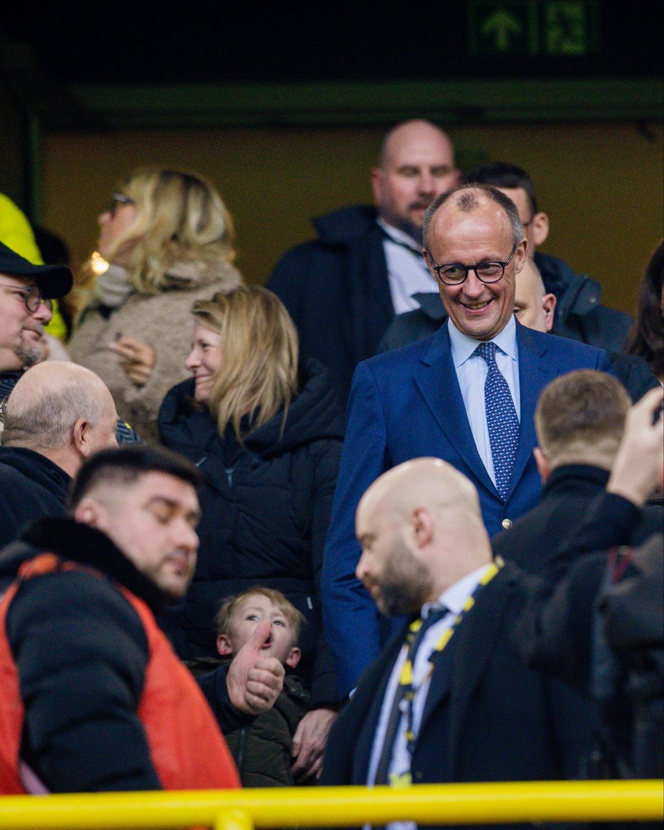 _FriedrichMerz's tweet image. Endlich wieder zu Gast bei meinem @BVB. Was für ein spannendes Spiel mit vielen tollen Begegnungen am Rande.