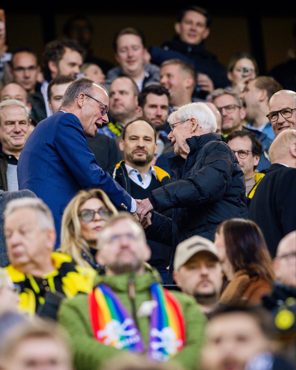 _FriedrichMerz's tweet image. Endlich wieder zu Gast bei meinem @BVB. Was für ein spannendes Spiel mit vielen tollen Begegnungen am Rande.