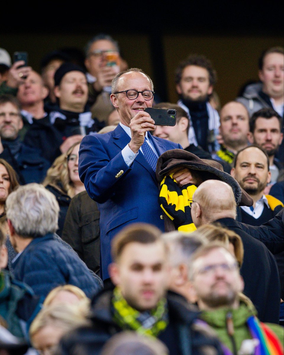 _FriedrichMerz's tweet image. Endlich wieder zu Gast bei meinem @BVB. Was für ein spannendes Spiel mit vielen tollen Begegnungen am Rande.