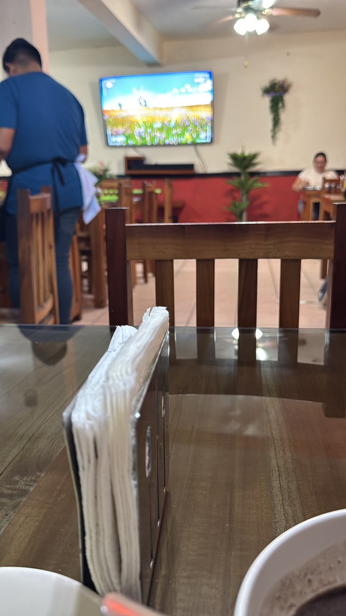 En compañía de unos ricos chilaquiles con cecina…