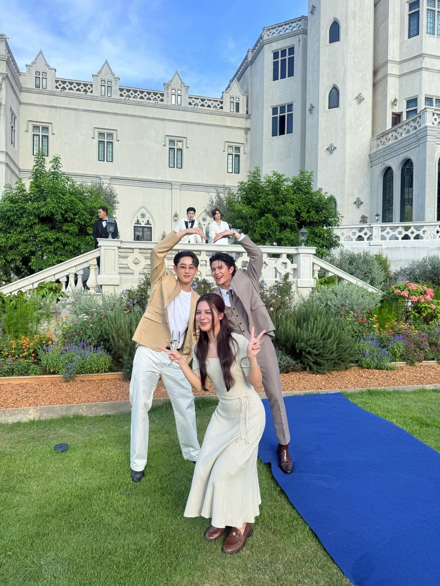 harxeuphoria's tweet image. williamest with bonnie and there’s pondphuwin at the back 🤣🩵

( #williamest #วิลเลี่ยมเอส )
#MeAndTheeSeriesFinalEP