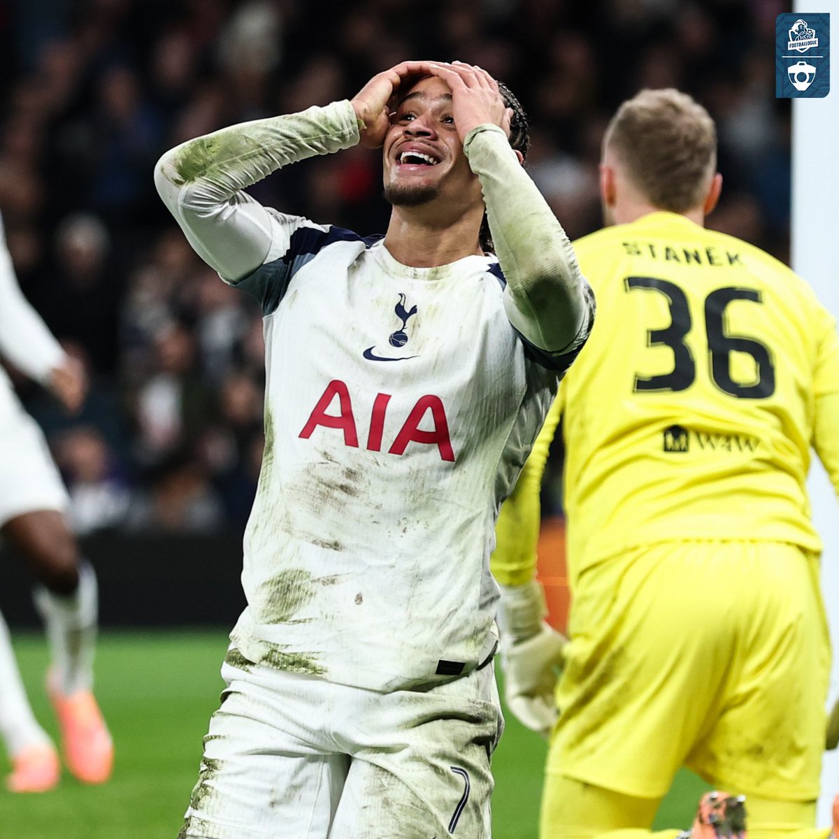 Footballogue's tweet image. La saison du 𝗧𝗢𝗧𝗧𝗘𝗡𝗛𝗔𝗠 de Thomas Frank vire au 𝗖𝗔𝗨𝗖𝗛𝗘𝗠𝗔𝗥 ! 😨😨

Encore une défaite aujourd'hui contre West Ham, qui n'avait plus gagné en championnat depuis début novembre...

En Premier League après 22 journées :

✅ 7 victoires
➖ 6 nuls
❌ 𝟵…