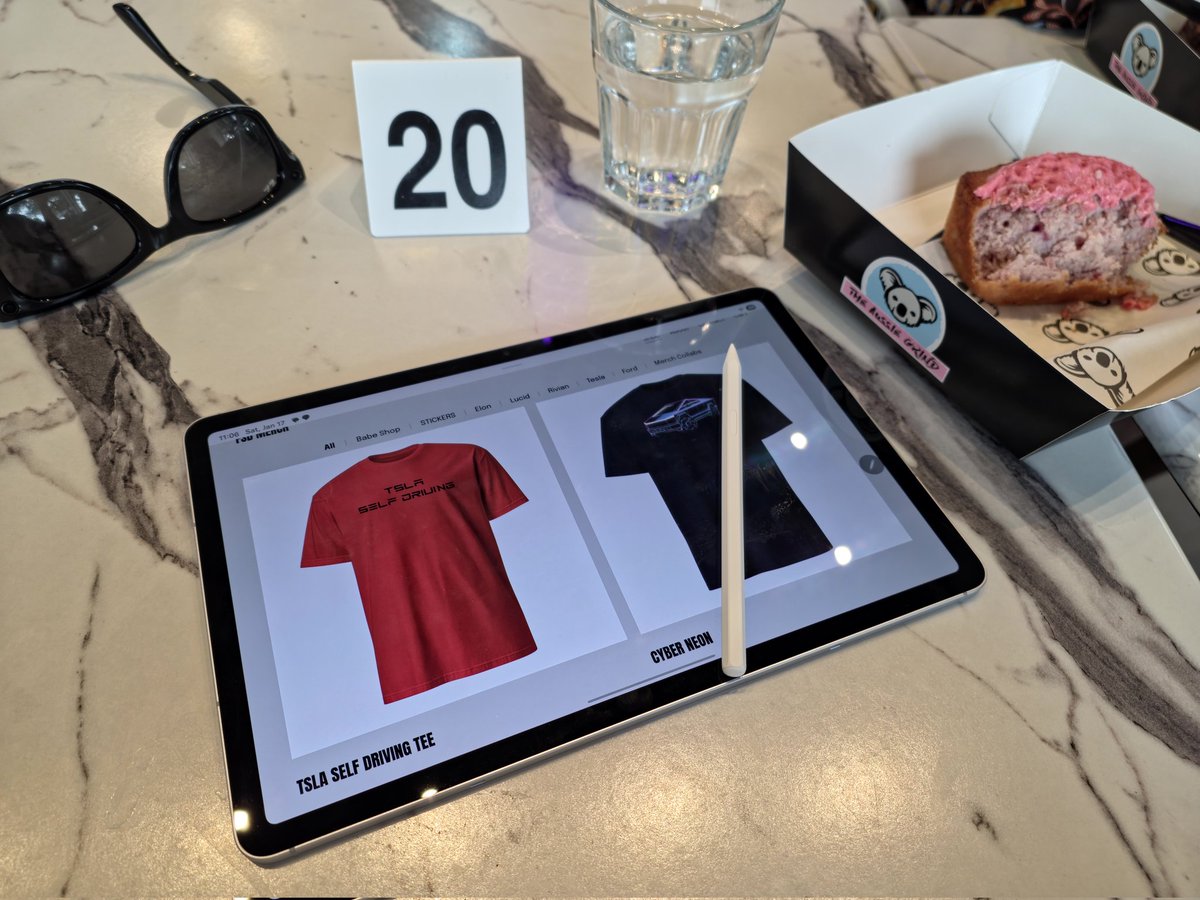 AnythingForNoah's tweet image. Samsung Tab S11 is so thin and light.

Loving it so far! 💪🏻♥️