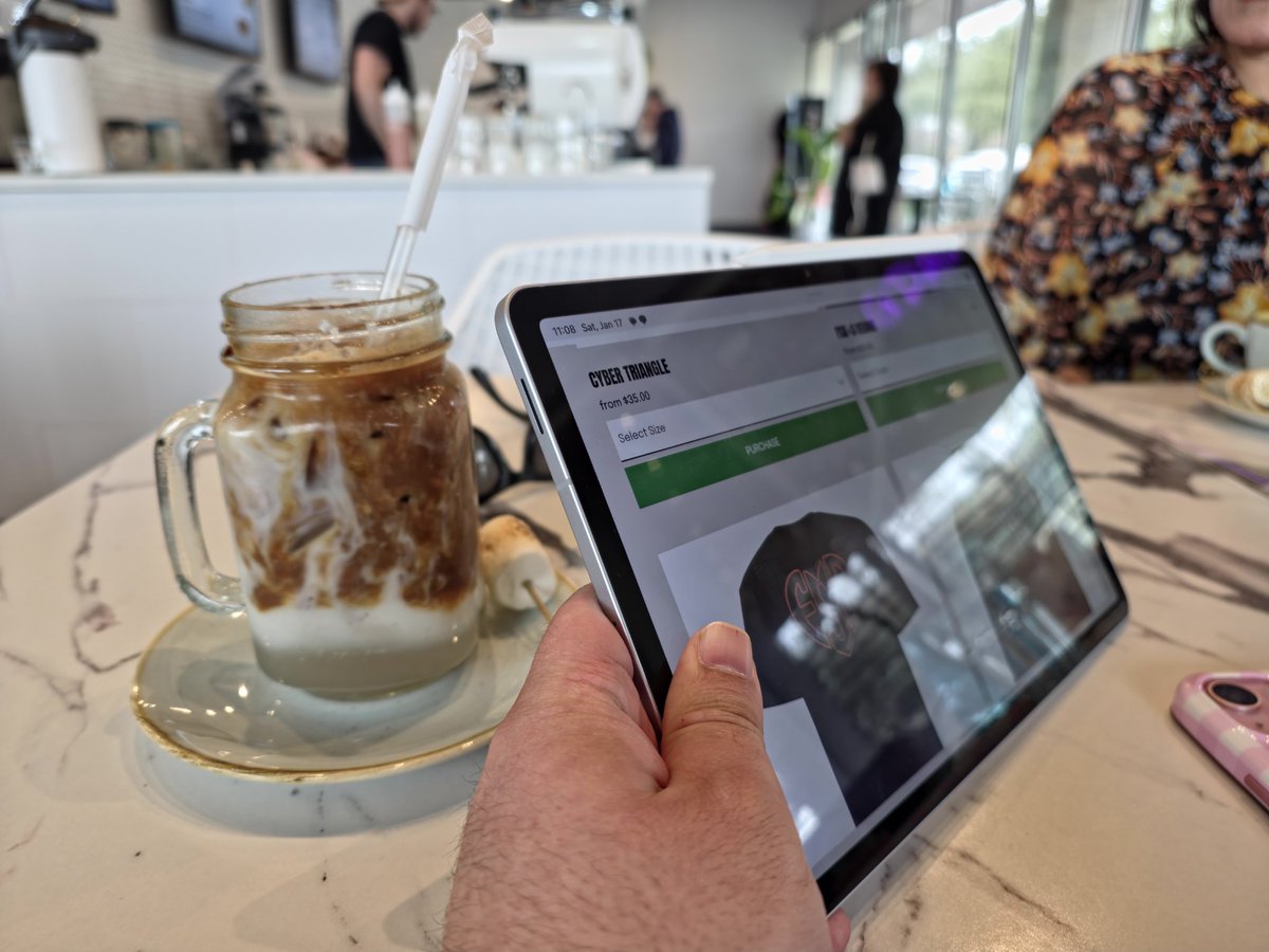 AnythingForNoah's tweet image. Samsung Tab S11 is so thin and light.

Loving it so far! 💪🏻♥️